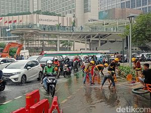 TransJ Bantah Pipa Bocor di Bundaran HI Akibat Revitalisasi Halte