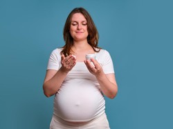 Skincare AHA-BHA untuk Ibu Hamil: Risiko dan Produk yang Dihindari