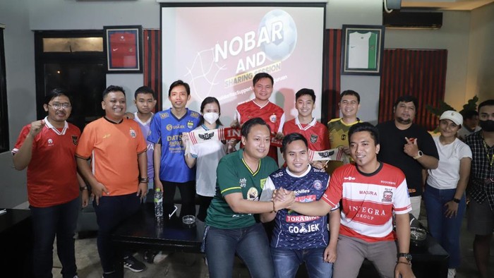 Suporter Liga 1 meminta PSSI membenahi Liga di Indonesia.