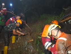 3 Orang Tertimbun Tebing Longsor di Bogor Belum Ditemukan