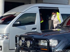 Alasan Lukas Enembe Pakai Jasa Dokter Spesialis-Perawat dari Luar Negeri