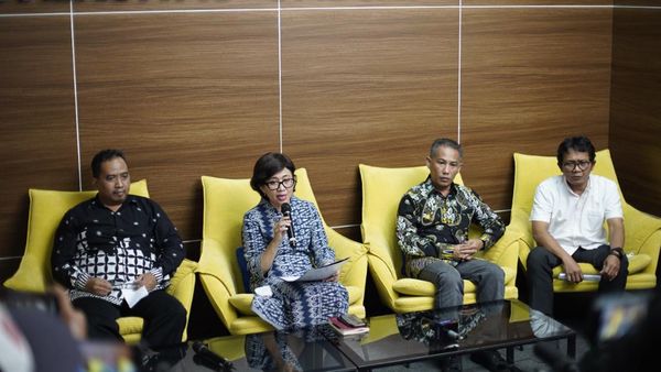 Momen UGM Tegaskan Ijazah S1 Jokowi Asli