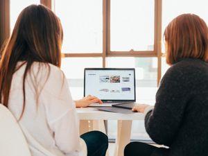 Advisor Adalah: Pengertian serta Tanggung Jawabnya