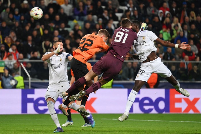 Antonio Ruediger WARSAW, POLAND - OCTOBER 11: Antonio Rudiger of Real Madrid clashes with Anatoliy Trubin of Shakhtar Donetsk during the UEFA Champions League group F match between Shakhtar Donetsk and Real Madrid at Wojska Polskiego Stadium on October 11, 2022 in Warsaw, Poland. (Photo by Adam Nurkiewicz/Getty Images)