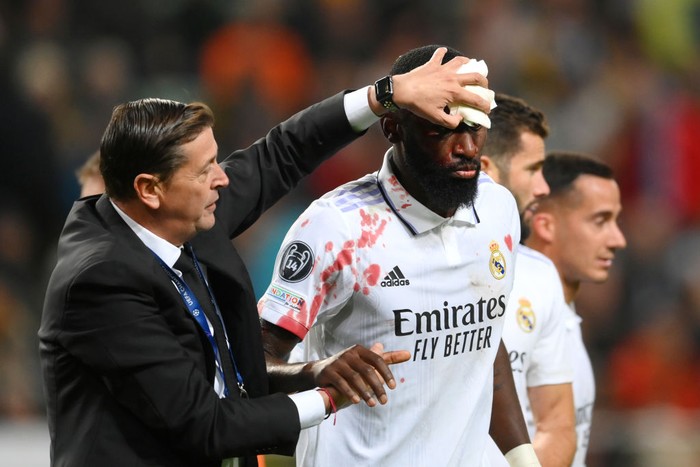 Antonio Ruediger WARSAW, POLAND - OCTOBER 11: Antonio Rudiger of Real Madrid clashes with Anatoliy Trubin of Shakhtar Donetsk during the UEFA Champions League group F match between Shakhtar Donetsk and Real Madrid at Wojska Polskiego Stadium on October 11, 2022 in Warsaw, Poland. (Photo by Adam Nurkiewicz/Getty Images)