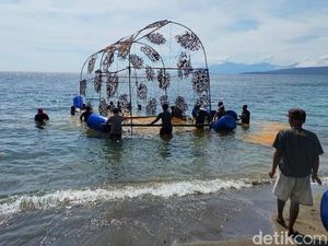 Percantik Bawah Laut, Bangsring Underwater Tenggelamkan Media Terumbu Karang