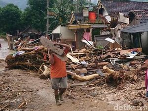 5 Rumah Warga Trenggalek Ambruk Diterjang Banjir Bandang, 50 Lain Rusak