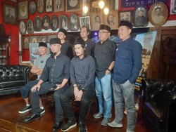 Ahmad Dhani Ajak Dewa 19 Umrah Bareng 2023