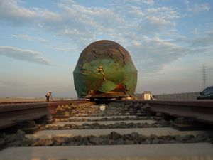 Wajah Kereta Cepat JKT-BDG Berselimut Kain di Rumah Sendiri