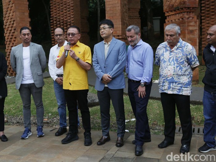 FIFA dan AFC bergerak cepat untuk menuntaskan seluruh informasi terkait tranformasi sepakbola di Indonesia. Untuk itu, mereka pun memastikannya dengan datang ke Indonesia.