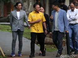 Seperti diketahui, Tragedi Kanjuruhan yang terjadi pada 1 Oktober lalu menyebabkan banyak korban meninggal. Saat ini, total ada 132 orang tewas, dan lainnya mengalami korban luka-luka baik berat dan ringan. Pemerintah Indonesia telah membentuk Tim Gabungan Independen Pencari Fakta (TGIPF) guna mengusut tuntas kasus tersebut. Enam orang kini sudah ditetapkan sebagai tersangka.