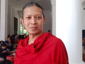 Curhatan Warga Jatim: Ingin Khofifah Jadi Gubernur Dua Periode bukan ke Pilpres Curhatan Warga Jatim: Ingin Khofifah Jadi Gubernur Dua Periode bukan ke Pilpres