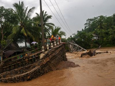 Jembatan di Lebak Putus Diterjang Banjir Bandang