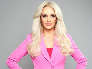 Viral Pengacara Pakai Baju Serba Pink di Pengadilan Mirip Film Legally Blonde Viral Pengacara Pakai Baju Serba Pink di Pengadilan Mirip Film Legally Blonde