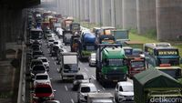 Penampakan Macet di Tol Japek Tadi Pagi