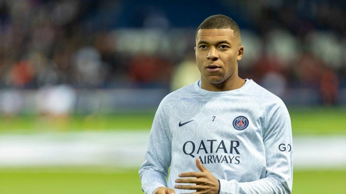 PARIS, FRANCE - OCTOBRE 11: Kylian MBAPPE of Paris Saint Germain  during the UEFA Champions League match between Paris Saint-Germain and SL Benfica at Parc des Princes on October 11, 2022 in Paris, France.  (Photo by Tnani Badreddine/DeFodi Images via Getty Images)