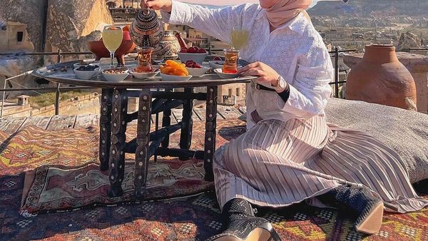 Ini Momen Seru Marissya Icha Saat Ngopi di Luar Negeri