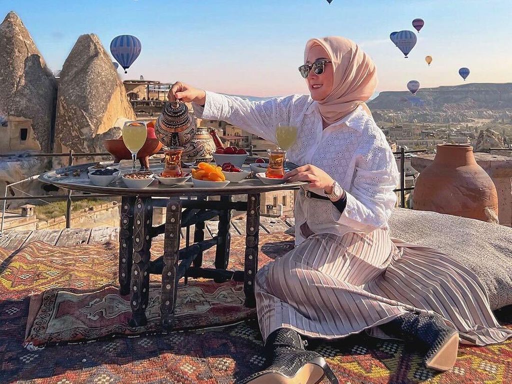 Ini Momen Seru Marissya Icha Saat Ngopi di Luar Negeri Ini Momen Seru Marissya Icha Saat Ngopi di Luar Negeri