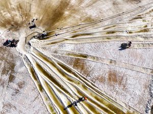 Mengintip Panen Garam di China, Sama Nggak Kayak di RI?