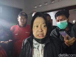 Tinjau Longsor di Gang Barjo Bogor, Risma: Pastikan Warga Aman