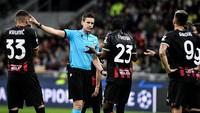 Bermain di San Siro, Rabu (12/10) dini hari WIB, kartu merah cepat untuk Fikayo Tomori di menit ke-18 mengubah jalannya laga. Piero Cruciatti/Anadolu Agency/Getty Images