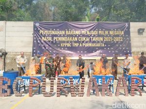 Rokok-Miras Ilegal Senilai Rp 1,1 M di Purwakarta Dimusnahkan