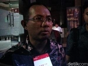 Dirut PT LIB Tak Ditahan Usai Diperiksa Lebih dari 11 Jam di Polda Jatim Dirut PT LIB Tak Ditahan Usai Diperiksa Lebih dari 11 Jam di Polda Jatim