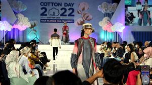 Peragaan Busana Ramaikan Cotton Day Tahunan di Jakarta