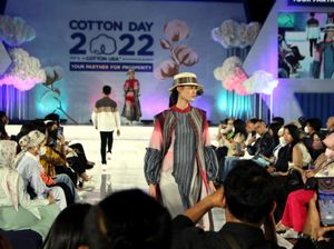 Peragaan Busana Ramaikan Cotton Day Tahunan di Jakarta Peragaan Busana Ramaikan Cotton Day Tahunan di Jakarta