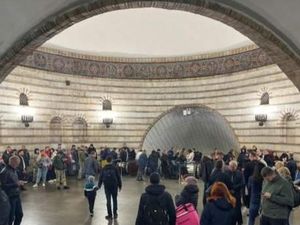 Sirene Meraung-raung, Warga Ukraina Berlindung di Ruang Bawah Tanah