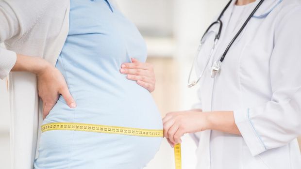 Ilustrasi perut ibu hamil 8 bulan turun jelang persalinan