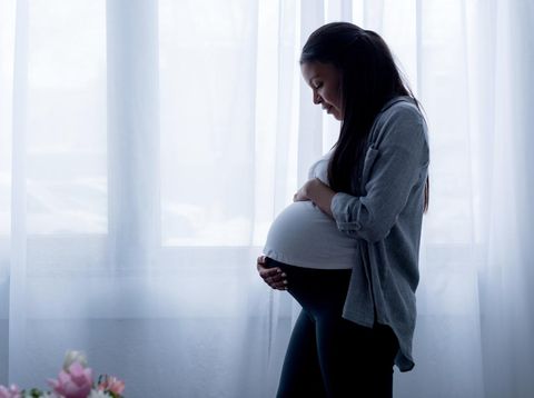 Ilustrasi perut ibu hamil 8 bulan turun jelang persalinan