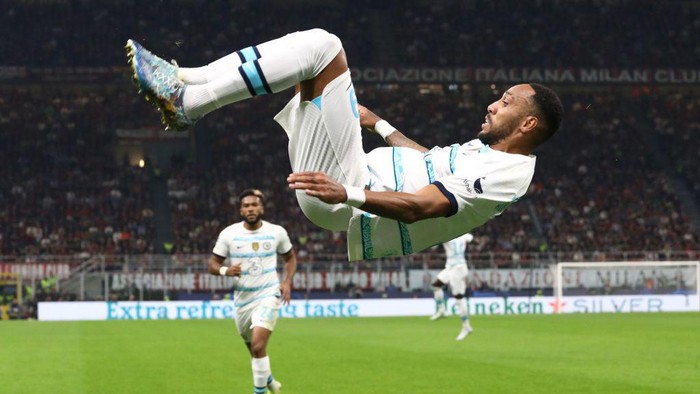 MILAN, ITALY - OCTOBER 11: Pierre-Emerick Aubameyang of Chelsea FC celebrates his goal during the UEFA Champions League group E match between AC Milan and Chelsea FC at Giuseppe Meazza Stadium on October 11, 2022 in Milan, Italy. (Photo by Marco Luzzani/Getty Images)