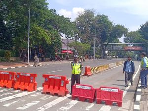 Lalu Lintas Patung Kuda Menuju Istana Ditutup Jelang Demo Buruh