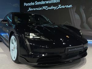 Jennie BlackPink Desain Porsche Taycan 4S, Simple tapi Gemes! Jennie BlackPink Desain Porsche Taycan 4S, Simple tapi Gemes!