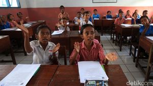 Potret Anak-anak Sekolah di Pulau Terluar