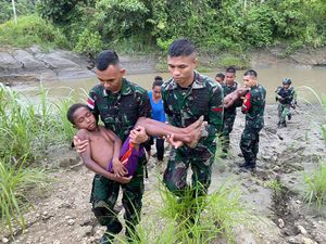 Heroik! Detik-detik Prajurit TNI di Papua Selamatkan 2 Anak Tenggelam di Sungai