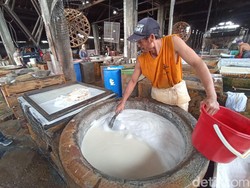 Kedelai Mahal-Modal Bengkak, Produsen di Blitar Perkecil Ukuran Tahu