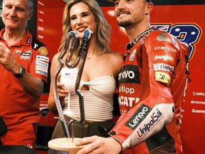 Potret Cantik Ruby Adriana, Sahabat Jadi Istri Jack Miller