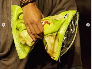 Lagi Balenciaga Jadi Kontroversi, Jual Tas Bungkus Lays Rp 27 Jutaan