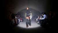 Sandal Jepit Akan Jadi Tren Fashion 2023, Nggak Percaya? Ini Buktinya!