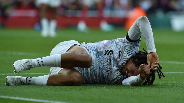 LONDON, ENGLAND - OCTOBER 09:  ( THE SUN OUT,THE SUN ON SUNDAY OUT)  Trent Alexander-Arnold of Liverpool injured  during the Premier League match between Arsenal FC and Liverpool FC at Emirates Stadium on October 09, 2022 in London, England. (Photo by John Powell/Liverpool FC via Getty Images)