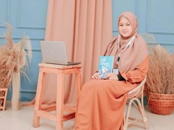 Dulu Bukunya Kerap Ditolak, Kini Mahasiswi Unej Ini Punya Penerbitan Sendiri