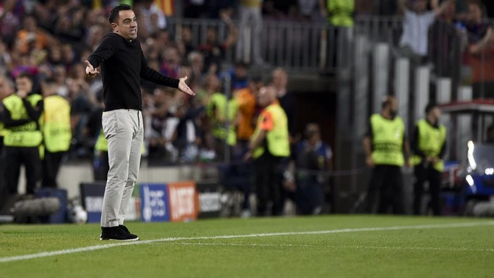 BARCELONA, SPAIN - OCTOBER 12: Barcelonas coach Xavi Hernandez reacts during the UEFA Champions league football match between FC Barcelona vs Inter at the Camp Nou stadium in Barcelona on October 12, 2022. (Photo by Adria Puig/Anadolu Agency via Getty Images)