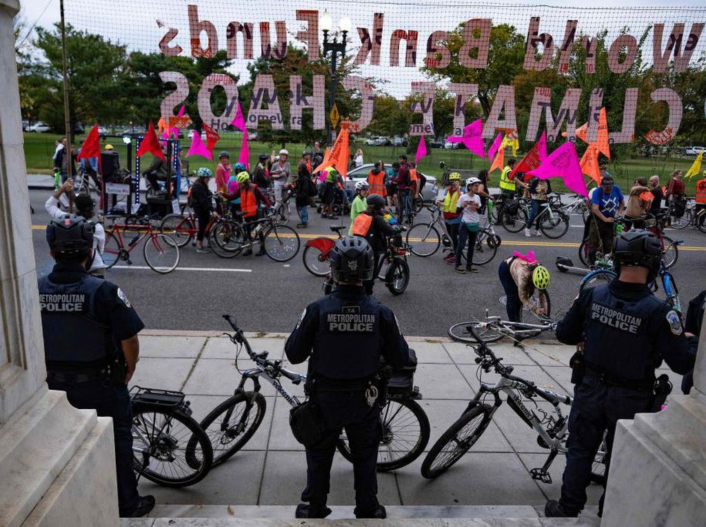 Aktivis Iklim Demo Pertemuan IMF di Washington Aktivis Iklim Demo Pertemuan IMF di Washington