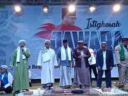 Anies Hadiri Istighosah Jawara se-Jabodetabek di Balai Kota DKI