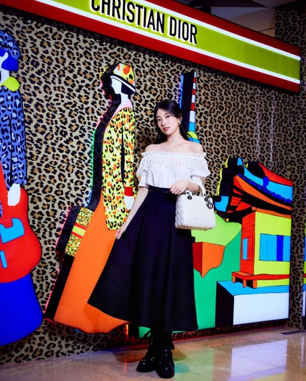 Bae Suzy - Chich and Elegant/Foto: Instagram/@skuukzky