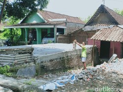 Curhat Pria Ngawi Bengkelnya Hancur Ditabrak Truk, Bingung Minta Ganti Rugi