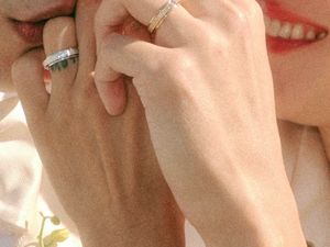 Resmi Menikah, Gong Hyo Jin dan Kevin Oh Pamer Cincin Resmi Menikah, Gong Hyo Jin dan Kevin Oh Pamer Cincin