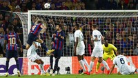 Lewandowski kemudian menyelamatkan Barcelona dari kekalahan berkat golnya di menit ke-90+2. AP/Joan Monfort